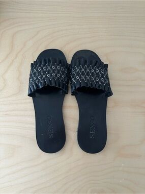 SENSO Black Ruffle Strap Slide Sandals with Contrast Stitch